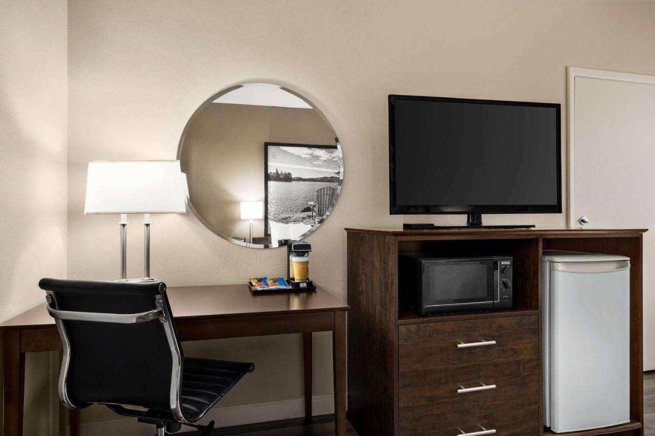 Super 8 By Wyndham Sarnia On Ξενοδοχείο Εξωτερικό φωτογραφία