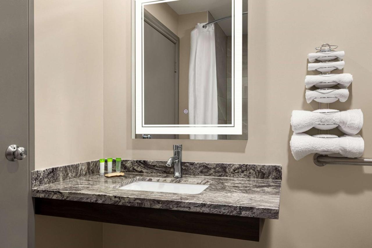 Super 8 By Wyndham Sarnia On Ξενοδοχείο Εξωτερικό φωτογραφία