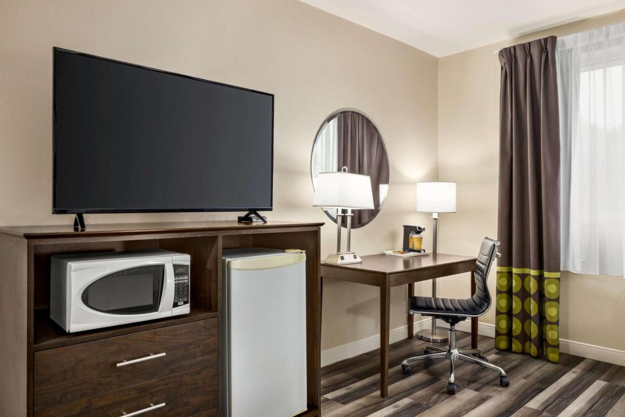Super 8 By Wyndham Sarnia On Ξενοδοχείο Εξωτερικό φωτογραφία